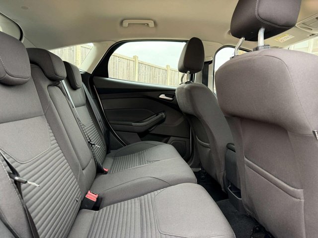 2016 Ford Focus - Photo 9