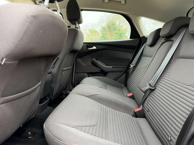 2016 Ford Focus - Photo 10