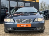 USED 2006 56 VOLVO V70 2.4 SE Estate 5dr Petrol Manual (221 g/km, 170 bhp) 1 OWNER FROM NEW + FULL VOLVO SERVICE HISTORY (18 VOLVO STAMPS) + ULTRA LOW MILEAGE 34K + FINISHED IN BARENTS BLUE WITH FULL BLACK LEATHER SEATS + WALNUT INTERIOR TRIM + ROOF RAILS + REAR PARKING SENSORS + CRUISE CONTROL + AIRCON + MULTIFUNCTIONAL STEERING WHEEL + 17" ALLOY WHEELS + ULEZ COMPLIANT + HPI CLEAR + 2 KEYS