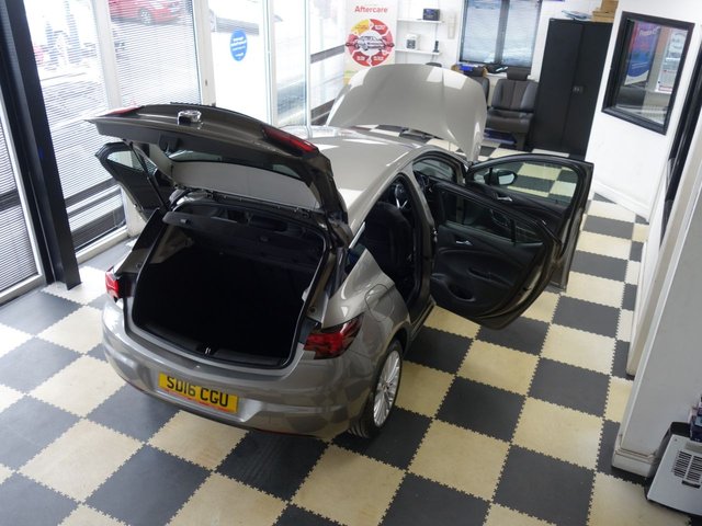 2016 VAUXHALL ASTRA - Photo 11