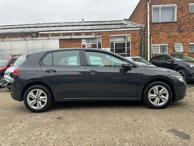 2022 VOLKSWAGEN GOLF 1.5 TSI Life Euro 6 (s/s) 5dr - Photo 11