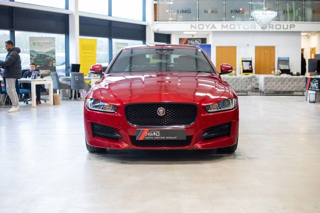 2018 Jaguar Xe 2L R-Sport 4dr - Photo 9