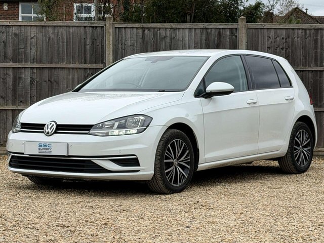 2017 Volkswagen Golf - Photo 2