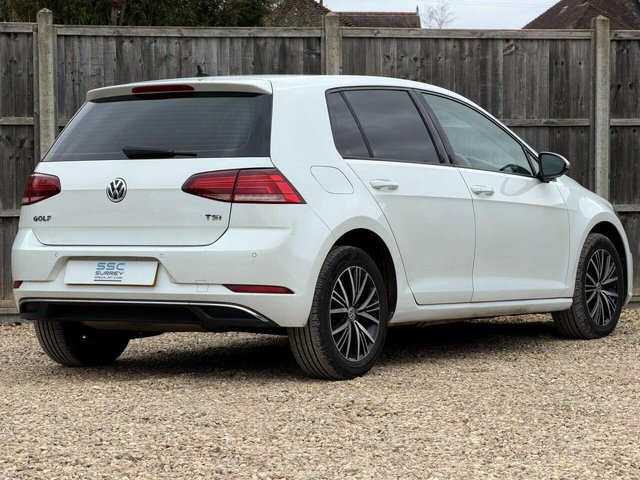 2017 Volkswagen Golf - Photo 3