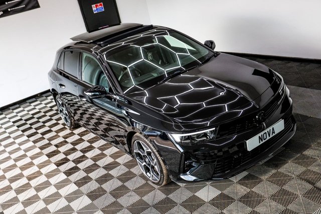 2024 Vauxhall Astra 1.6L Ultimate 5dr - Photo 4