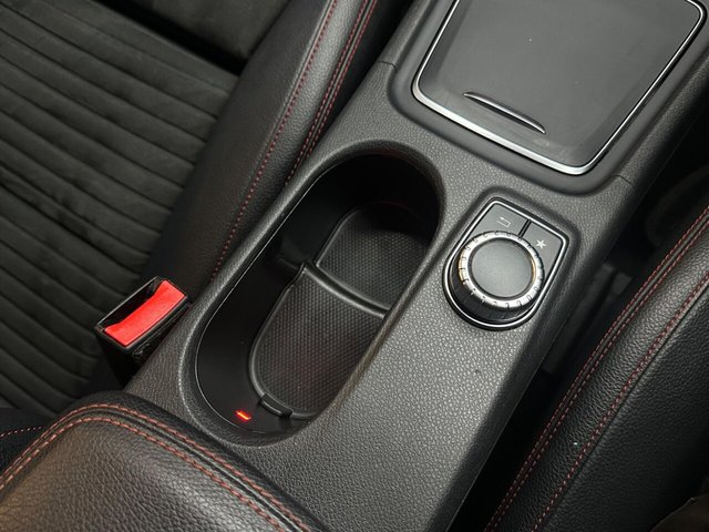 Mercedes-Benz GLA 1.6 GLA200 AMG Line (Premium) 7G-DCT Euro 6 (s/s) 5dr - Photo 11