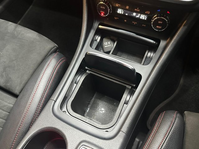 Mercedes-Benz GLA 1.6 GLA200 AMG Line (Premium) 7G-DCT Euro 6 (s/s) 5dr - Photo 12