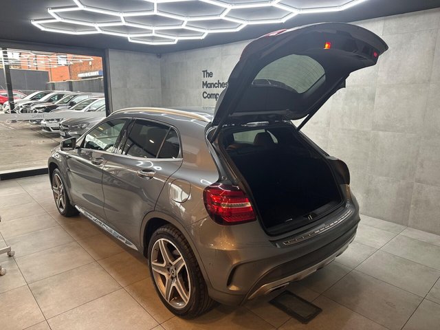 Mercedes-Benz GLA 1.6 GLA200 AMG Line (Premium) 7G-DCT Euro 6 (s/s) 5dr - Photo 4