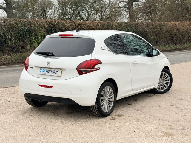 2016 Peugeot 208 1.2L Allure 3dr - Photo 4