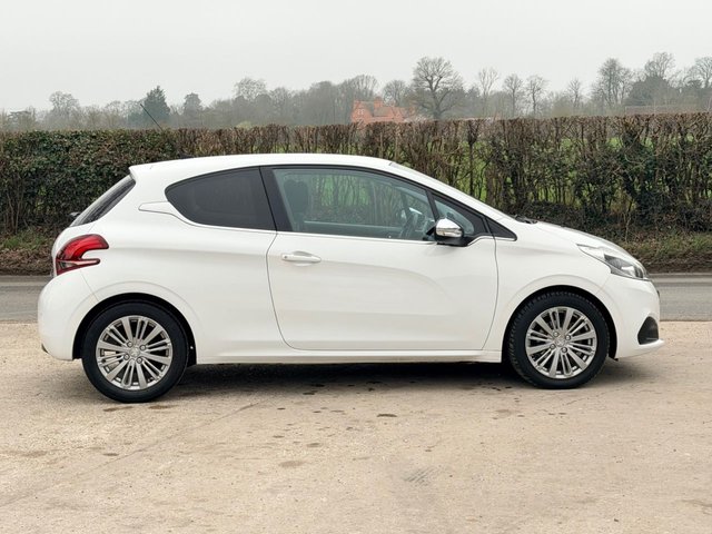 2016 Peugeot 208 1.2L Allure 3dr - Photo 6
