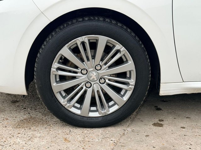 2016 Peugeot 208 1.2L Allure 3dr - Photo 11