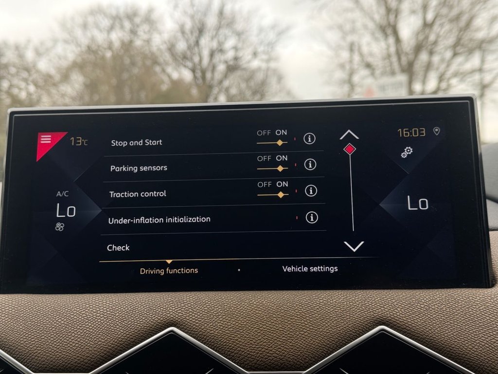 USED 2020 20 DS AUTOMOBILES DS 3 CROSSBACK 1.5 BlueHDi Prestige Crossback 5dr Diesel Manual Euro 6 (s/s) (100 ps) |Rear & Front Sensors|SatNav|Apple CarPlay/Android Auto|Cruise|