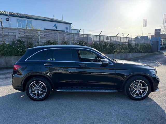 2017 MERCEDES-BENZ GLC 2.1 GLC220d AMG Line (Premium Plus) SUV 5dr Diesel G-Tronic 4MATIC Euro 6-2 FORMER KEEPERS-FINISHED IN OBSIDIAN BLACK WITH BLACK LEATHER UPHOLSTERY-PANORAMIC GLASS SUNROOF-BURMESTER SOUND-HEATED SEATS-ELECTRIC MEMORY SEATS-ELECTRIC FOLDING MIRRORS-BLUETOOTH-CRUISE CONTROL-SATNAV-REVERSE CAMERA-DAB RADIO-DUAL ZONE CLIMATE CONTROL - Photo 11