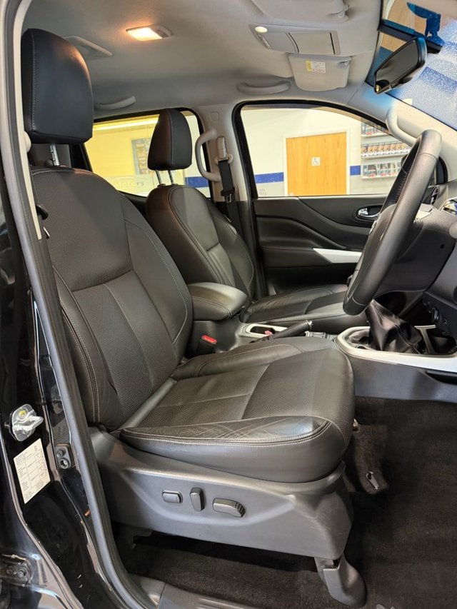 2017 Nissan Navara 2.3L Tekna 4dr - Photo 12