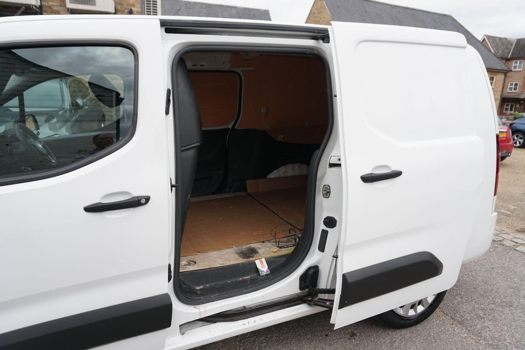 USED 2020 70 VAUXHALL COMBO 1.5 Turbo D 2300 Sportive L2 H1 Euro 6 (s/s) 4dr NO VAT/JUST IN!!!