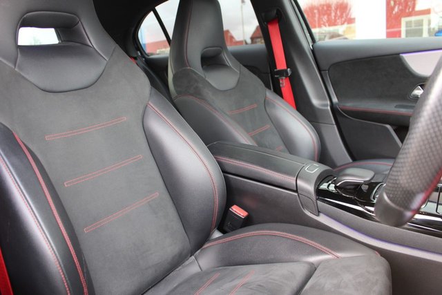 2019 MERCEDES-BENZ A-CLASS 2.0 A35 AMG (Premium) Hatchback 5dr Petrol SpdS DCT 4MATIC Euro 6 (s/s) (306 ps) - Photo 11