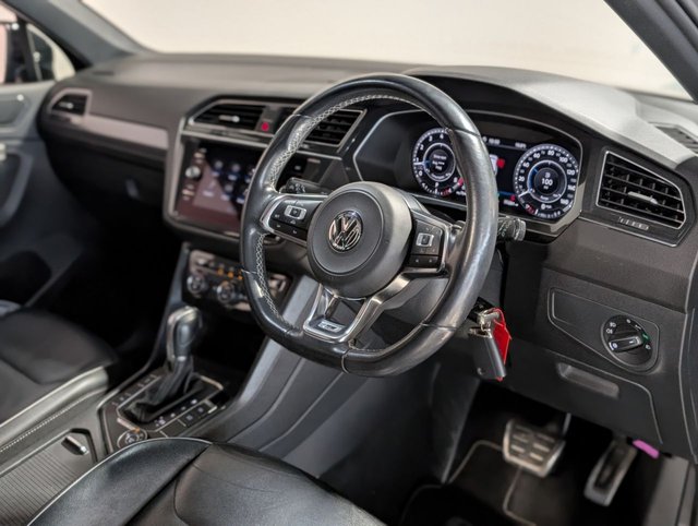 VOLKSWAGEN TIGUAN 2.0 TSI R-Line SUV 5dr Petrol DSG 4Motion Euro 6 (s/s) (180 ps) - Photo 11