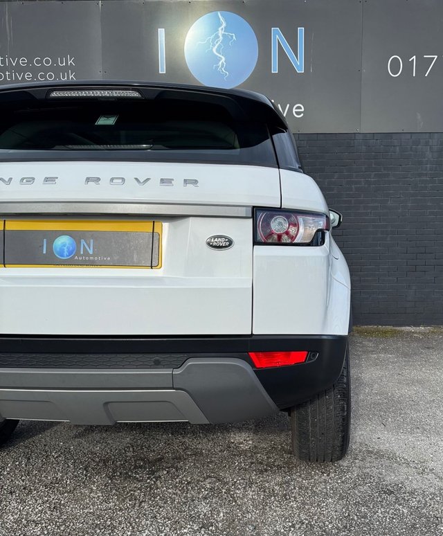 2014 LAND ROVER RANGE ROVER EVOQUE 2.2 eD4 Pure Tech Diesel Manual *Nav, Pan Roof, Heated Seats* - Photo 5