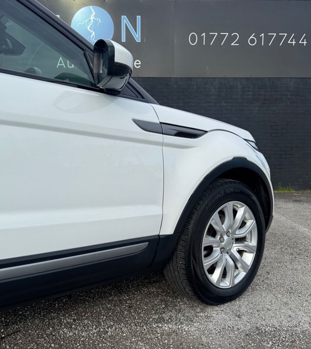 2014 LAND ROVER RANGE ROVER EVOQUE 2.2 eD4 Pure Tech Diesel Manual *Nav, Pan Roof, Heated Seats* - Photo 6
