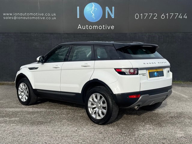 2014 LAND ROVER RANGE ROVER EVOQUE 2.2 eD4 Pure Tech Diesel Manual *Nav, Pan Roof, Heated Seats* - Photo 8