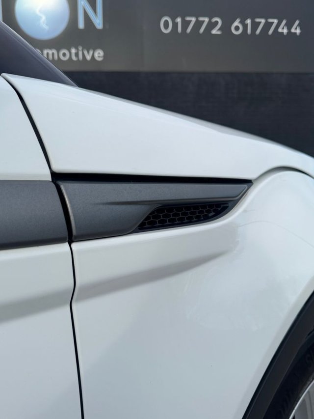 2014 LAND ROVER RANGE ROVER EVOQUE 2.2 eD4 Pure Tech Diesel Manual *Nav, Pan Roof, Heated Seats* - Photo 9