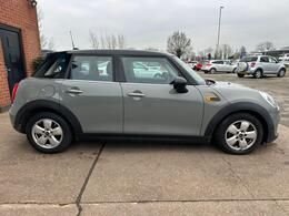 2017 MINI Hatch 1.5L Cooper 5dr - Photo 4