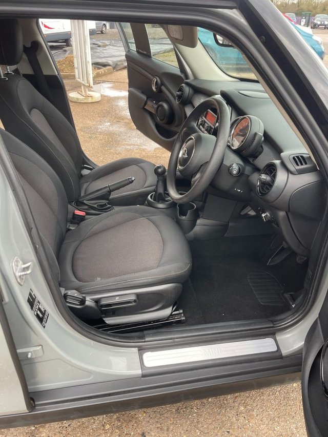 2017 MINI Hatch 1.5L Cooper 5dr - Photo 7