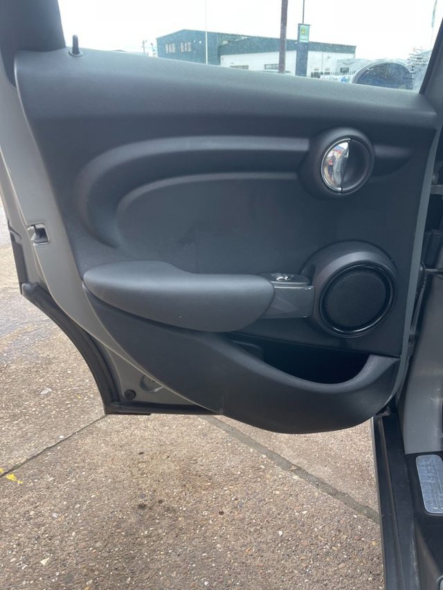 2017 MINI Hatch 1.5L Cooper 5dr - Photo 12