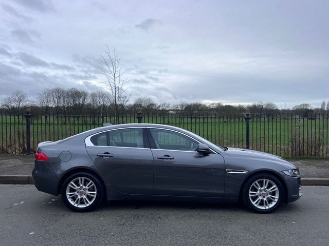 2017 Jaguar Xe 2L Prestige 4dr - Photo 5