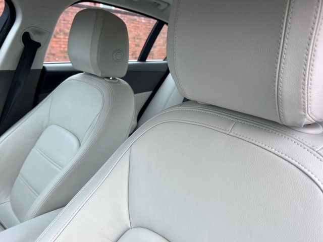 2017 Jaguar Xe 2L Prestige 4dr - Photo 12