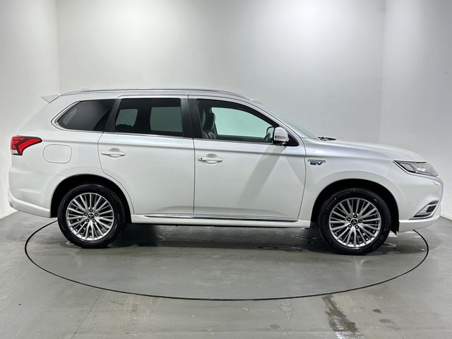 2021 Mitsubishi Outlander - Photo 9
