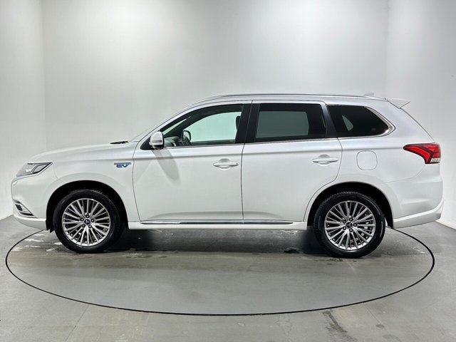 2021 Mitsubishi Outlander - Photo 5