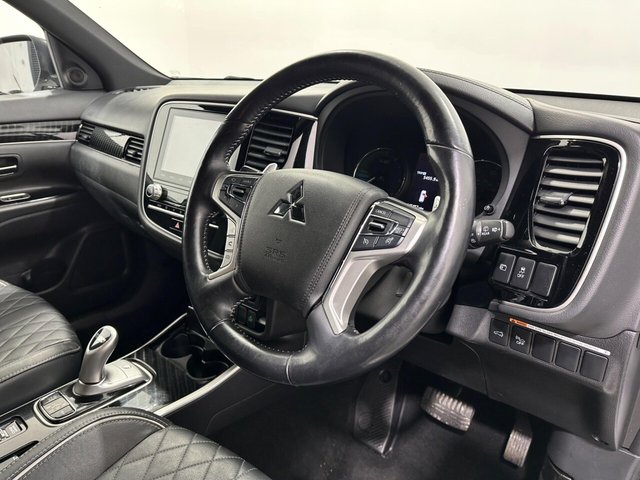 2021 Mitsubishi Outlander - Photo 11