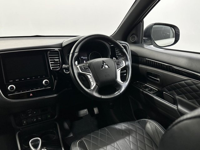 2021 Mitsubishi Outlander - Photo 12
