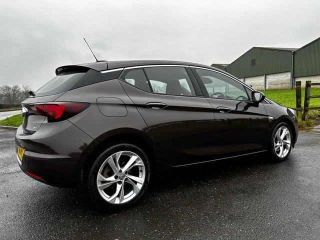 2016 VAUXHALL ASTRA 1.6 CDTi ecoTEC BlueInjection SRi Hatchback 5dr Diesel Manual Euro 6 (110 ps) - Photo 11