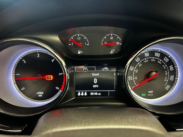 2016 VAUXHALL ASTRA 1.6 CDTi ecoTEC BlueInjection SRi Hatchback 5dr Diesel Manual Euro 6 (110 ps) - Photo 6