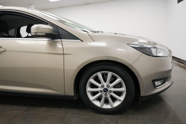 2016 FORD FOCUS 1.5T EcoBoost Titanium Auto Euro 6 (s/s) 5dr - Photo 5