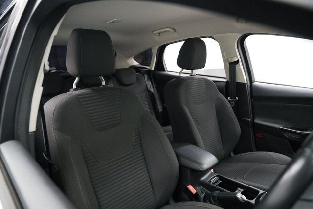 2016 FORD FOCUS 1.5T EcoBoost Titanium Auto Euro 6 (s/s) 5dr - Photo 12