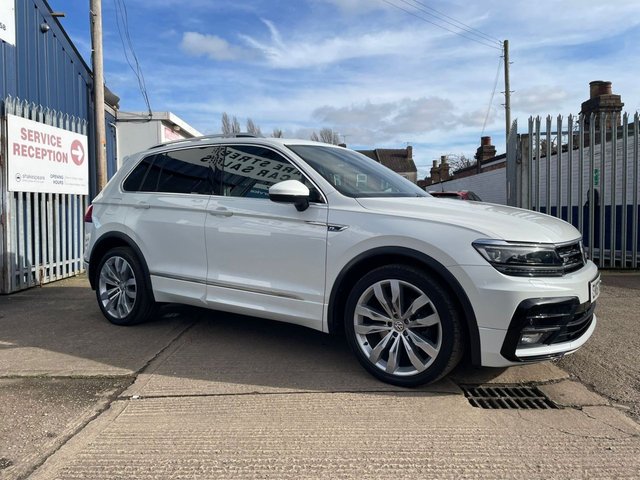 2017 VOLKSWAGEN TIGUAN 2017 2.0 TDI R-Line SUV 5dr Diesel DSG 4Motion Euro 6 (s/s) (190 ps) - Photo 3