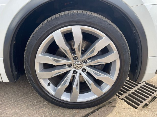 2017 VOLKSWAGEN TIGUAN 2017 2.0 TDI R-Line SUV 5dr Diesel DSG 4Motion Euro 6 (s/s) (190 ps) - Photo 10