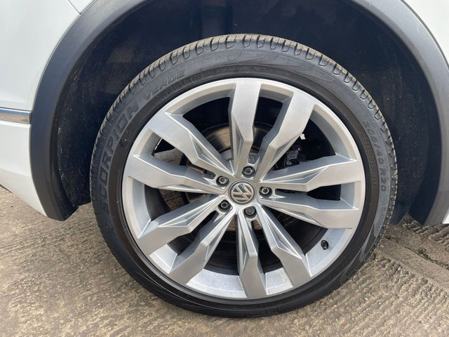 2017 VOLKSWAGEN TIGUAN 2017 2.0 TDI R-Line SUV 5dr Diesel DSG 4Motion Euro 6 (s/s) (190 ps) - Photo 11