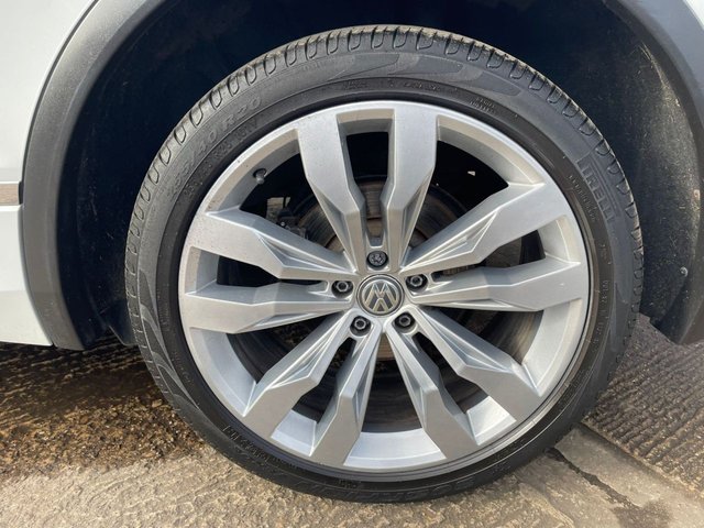 2017 VOLKSWAGEN TIGUAN 2017 2.0 TDI R-Line SUV 5dr Diesel DSG 4Motion Euro 6 (s/s) (190 ps) - Photo 12