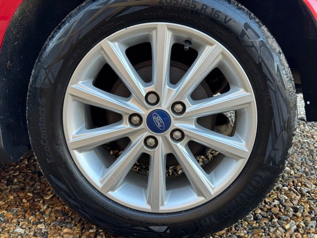 2018 FORD FOCUS 1.0T EcoBoost Titanium Hatchback 5dr Petrol Manual Euro 6 (s/s) (100 ps) - Photo 12