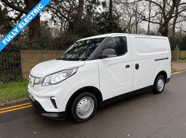 2022 edeliver 3 50.23kwh electric 122bhp auto fwd l1 swb low roof panel van reverse cam+auto+ fully electric year 2022 mileage... photo