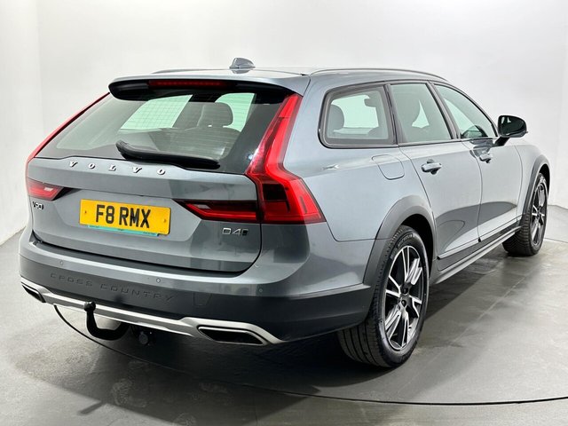2020 Volvo V90 Cross Country - Photo 8