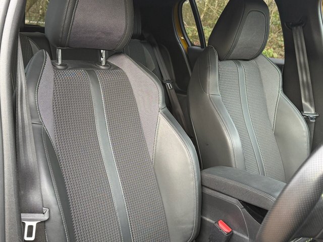 2021 PEUGEOT 208 - Photo 11