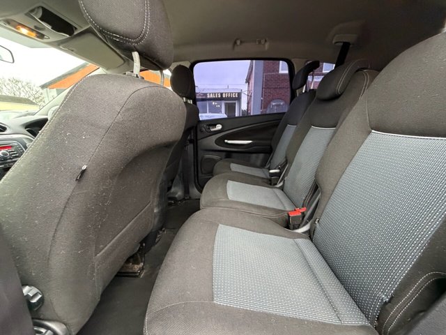 2012 Ford S-Max 1.6L Zetec 5dr - Photo 9