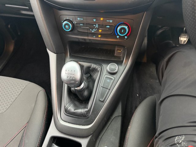 2017 Ford Focus - Photo 7