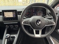 USED 2020 20 RENAULT CLIO 1.0 TCe Iconic Hatchback 5dr Petrol Manual Euro 6 (s/s) (100 ps) FULL MAIN DEALER SERVICE HISTORY+2 OWNERS FROM NEW+FINANCE AVAILABLE+SATELLITE NAVIGATION+REAR PARKING SENSORS