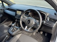 USED 2020 20 RENAULT CLIO 1.0 TCe Iconic Hatchback 5dr Petrol Manual Euro 6 (s/s) (100 ps) FULL MAIN DEALER SERVICE HISTORY+2 OWNERS FROM NEW+FINANCE AVAILABLE+SATELLITE NAVIGATION+REAR PARKING SENSORS